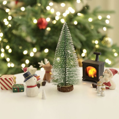 축제의 기쁨을 담은 매력적인 도자기인형