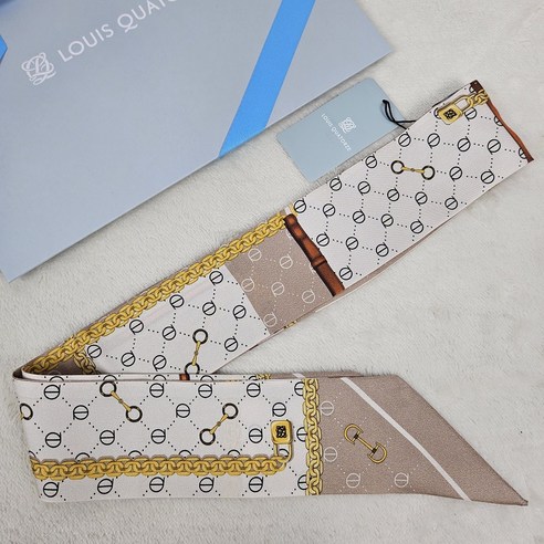 섬세한 아름다움, 루이까또즈 실크 방도로 완성하는 나만의 스타일 루이까또즈스카프