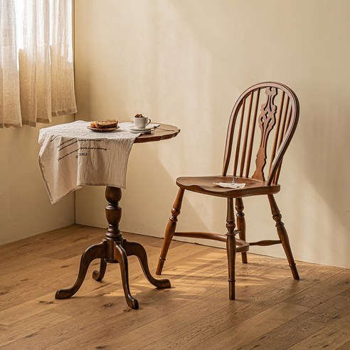 디킨 글로 체어로 매일매일 카페처럼 특별한 일상을