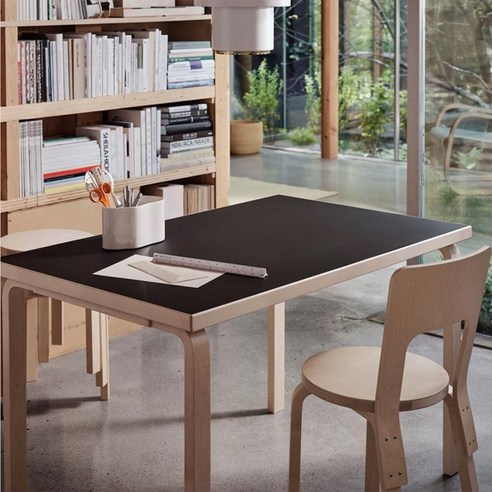 시간을 초월하는 아름다움, 아르텍 테이블