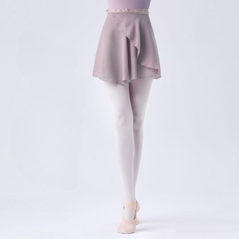 콩앤드 쉬폰 발레 스커트로 일상에 우아함을 더하다