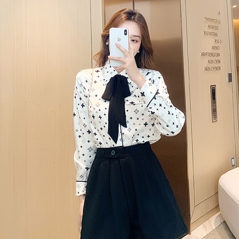 KORELAN 6831# 가을신상 폴로넥리본프린트셔츠여자 디자인 센스 긴팔 상의