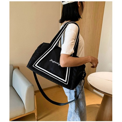 활동적인 당신을 위한 완벽한 파트너, INSA 숄더백