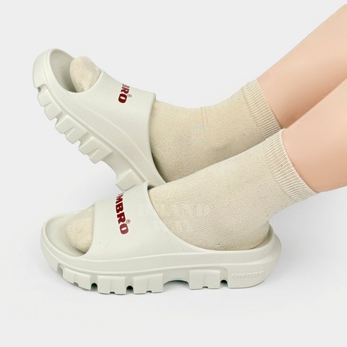 엄브로 토피 슬라이드: 당신의 발에 선사하는 구름 위의 휴식과 깨끗한 안심