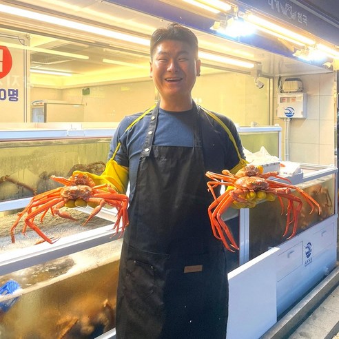 포항 구룡포에서 직접 조업한 신선한 홍게의 풍부한 맛과 서비스라면