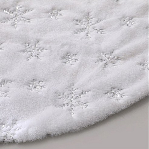 거실이나 휴식실에 축제적인 분위기를 더하는 데 완벽한 크리스마스 트리스커트 러그 받침대 카페트