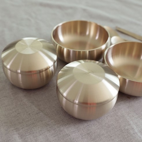 전통과 현대의 조화, 명성유기 궁중 단반상기로 품격 있는 식탁을 완성하세요.