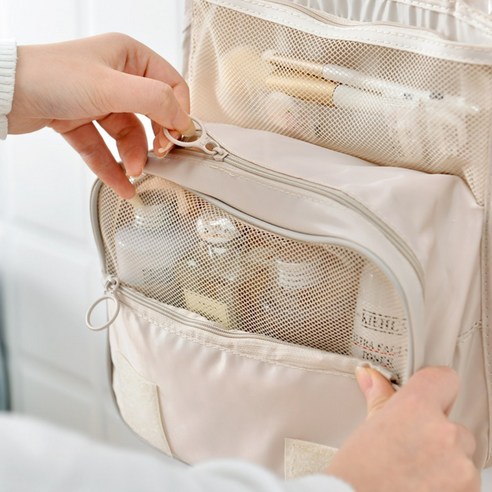 여행 중에 세면도구를 깔끔하고 위생적으로 보관해주는 필수품