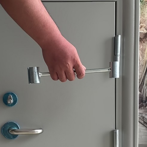 도어 힌지 수리 렌치 하나로 낡은 문에 새 생명을!