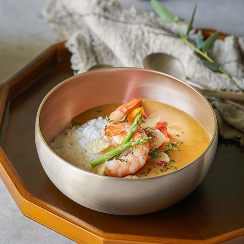 장인의 혼이 담긴 광명유기 방짜 옥면기로 품격 있는 식탁을 완성하세요.