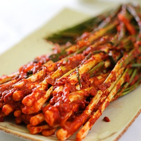 잊을 수 없는 깊은 맛, 알싸한 파김치의 향연