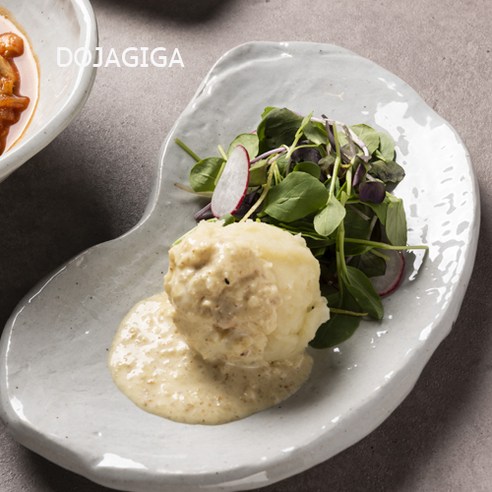 고즈넉한 아름다움을 담은 도자기 그릇, 고목: 당신의 식탁에 예술을 더하다