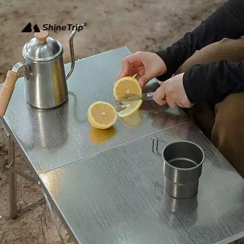 캠핑의 품격을 높이는 접이식 IGT 테이블