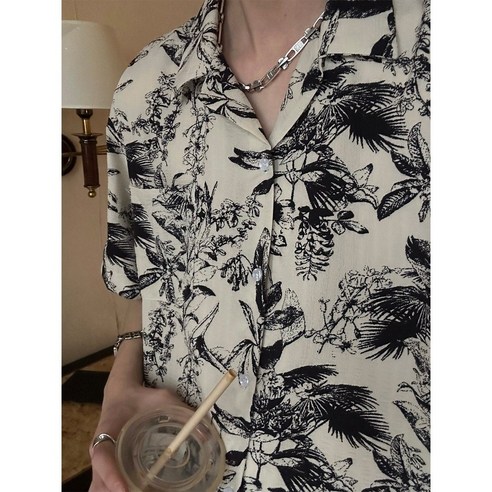여름 바캉스를 위한 하와이안 반팔 셔츠 – 꽃무늬, 복고풍, 남녀공용 패션! 
셔츠