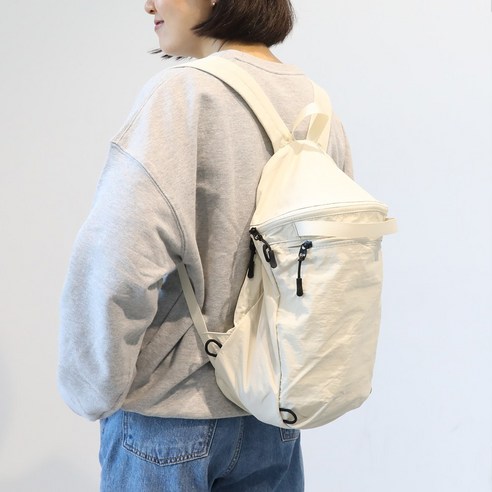 가볍고 스타일리쉬한 데일리 백팩, 폼비와 함께하세요.