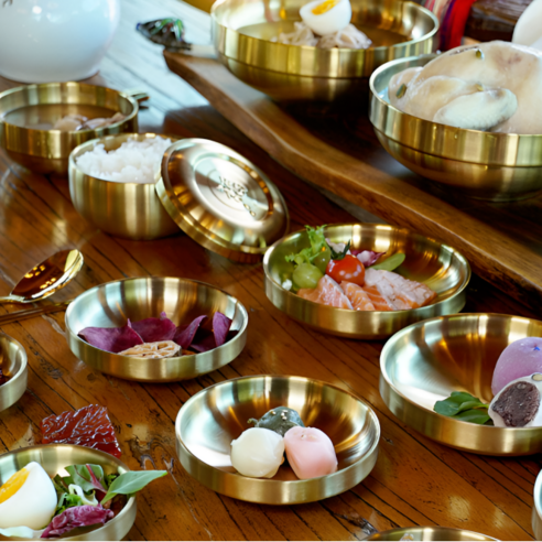 궁중의 아름다움과 현대의 실용성이 만난 특별한 식탁