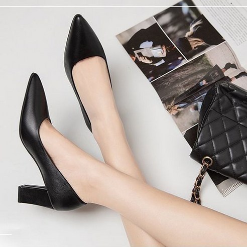 옷장 속 고민 해결사, 마법의 블랙 펌프스