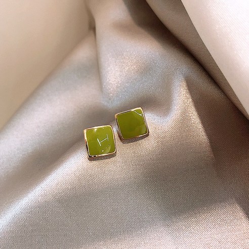【아침 햇살】아보카도 녹색 귀 스터드 고급 우아한 틈새 디자인 간단한 귀걸이 새로운 패션