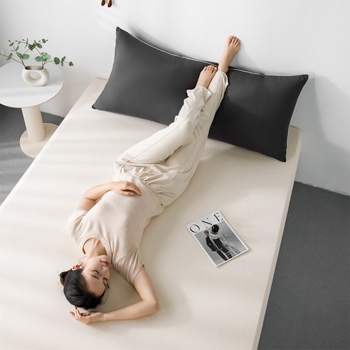 뒤척임 지옥 탈출! 아누베오 자이언트 바디필로우로 꿀잠 예약하세요.