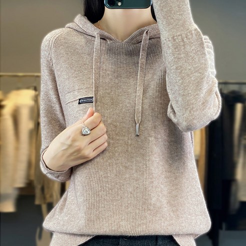 부드럽고 편안한 착용감의 나바바 여성 심플 무지 데일리 니트티