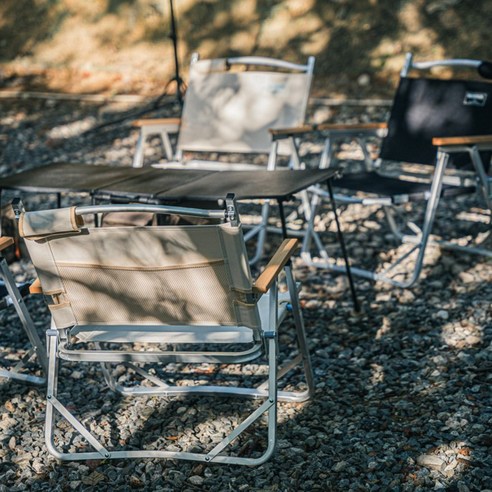 편안함, 휴대성, 내구성을 갖춘 고품질 캠핑의자 세트로 야외 모험을 업그레이드하세요.
