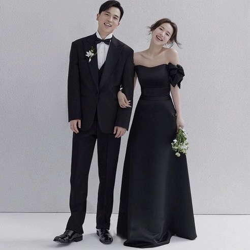 [웨딩나우ㅣ강추] 오픈숄더 블랙드레스: 고전적인 우아함과 현대적인 감각을 선사하는 웨딩 및 이브닝 드레스 [WeddingNOWㅣ인기상품]