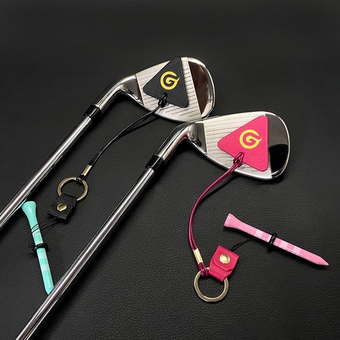 그리피스 골프 티걸이는 천연가죽으로 제작된 고급스럽고 실용적인 티걸이입니다.