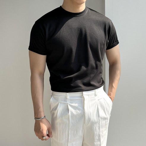 로니제이 반팔 티셔츠와 함께하는 완벽한 여름 스타일