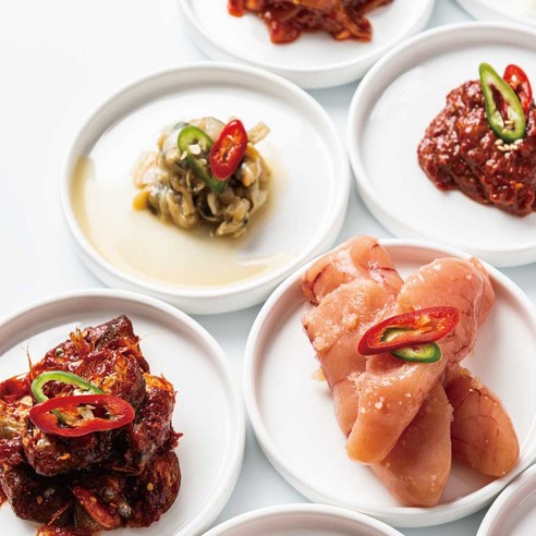 한국 젓갈의 풍부한 세계를 탐험하고 다양한 요리에 독특한 풍미와 질감을 더하세요.