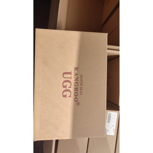 캉루어그 정품KANGROO UGG 여성털슬리퍼는 겨울철에 따뜻함과 편안함을 동시에 제공해주는 제품입니다.