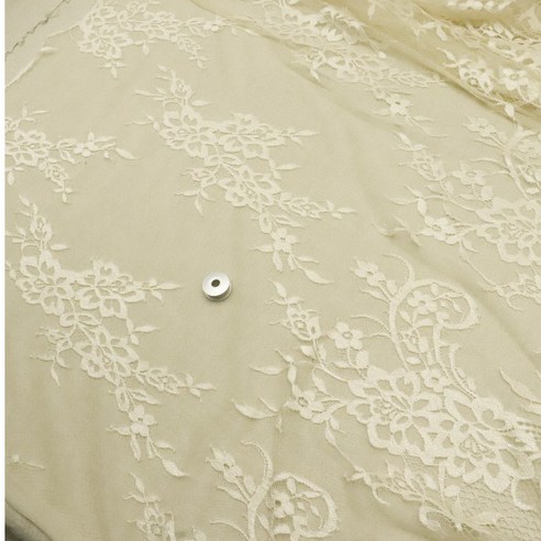 베이지 랏셀 레이스: 다재다능하고 우아한 의류 수선과 장식 소재