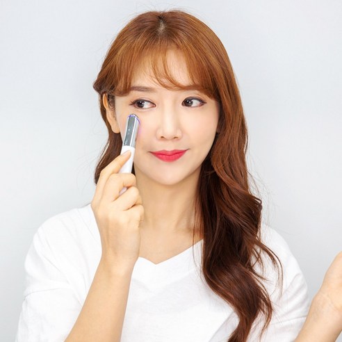 XTHERA 눈가 마사지기로 생기 넘치는 눈가를 되찾으세요