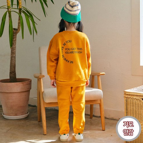 바브키즈 유갓디스 맨투맨 상하 세트는 겨울용으로 제작된 유아복 상하 세트입니다.