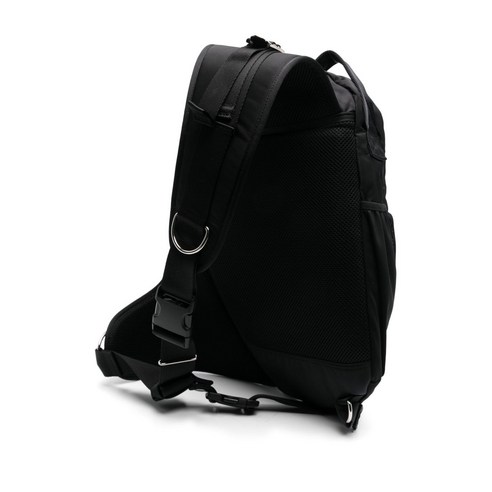 스타일과 실용성을 모두 잡은 꼼데가르송 옴므 x 포터 버클 백팩