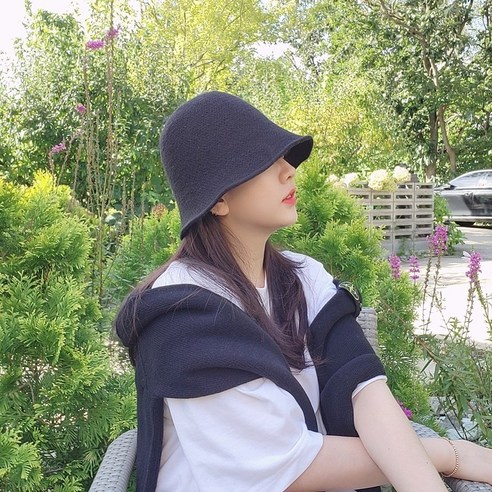 다운톤 컬러감의 가을 겨울모자