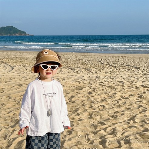 햇살 아래, 곰돌이의 사랑스러움과 안전함을 담다