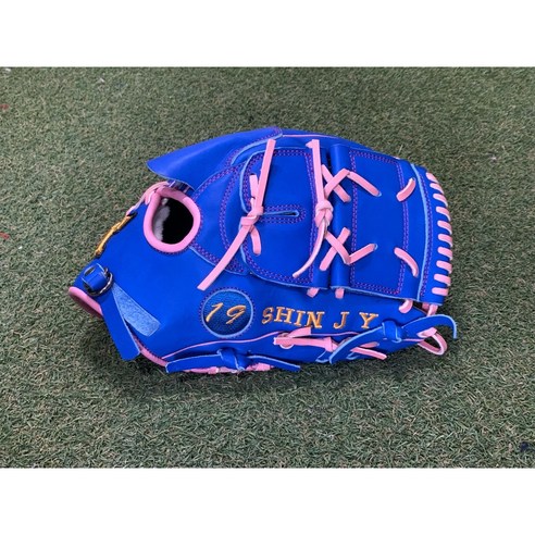 저스트글러브 신재영 선수 글러브: 꿈을 던지는 로얄블루 & 핑크