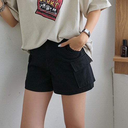 깔끔한 데일리 건빵포켓 반바지로 경쾌하고 편안한 여름 스타일을 연출하세요.