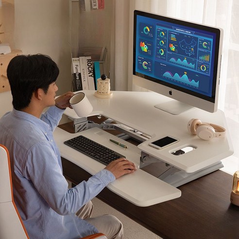 주식 거래자와 차트 분석가를 위한 최고의 책상 모니터 거치대