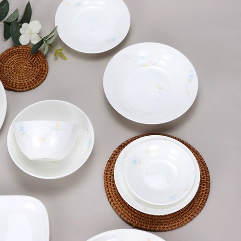 식탁에 내려앉은 섬세한 예술, 행남자기 레이 홈세트