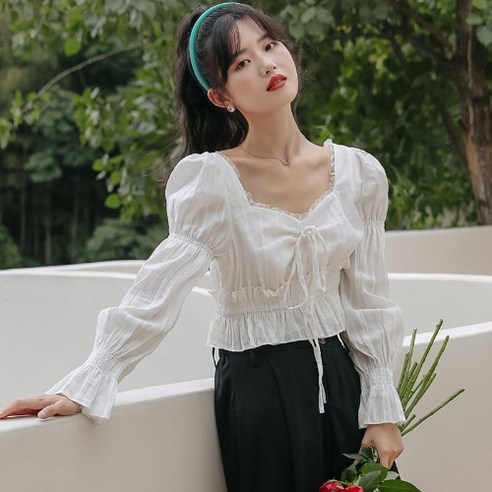 SU 레이스 스티치 레이스 업 긴팔 셔츠 스퀘어 칼라 여성의 디자인 감각 소수 프랑스어 스타일 세련된 고급 감각 짧은 인치 셔츠