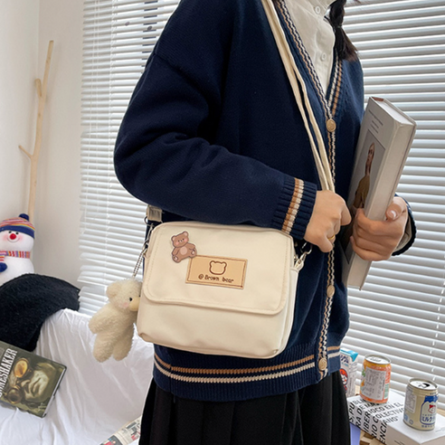 귀여움과 실용성을 한번에! 하이든 곰돌이 미니 크로스백으로 가벼운 외출을 완성하세요.