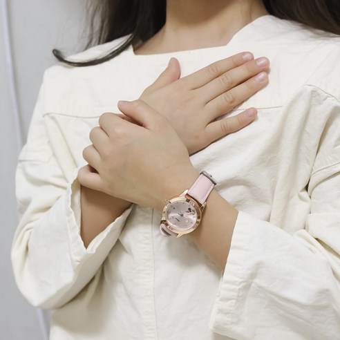 어린 소녀들의 시간 관리에 스타일과 실용성을 더하는 미니마우스 손목시계