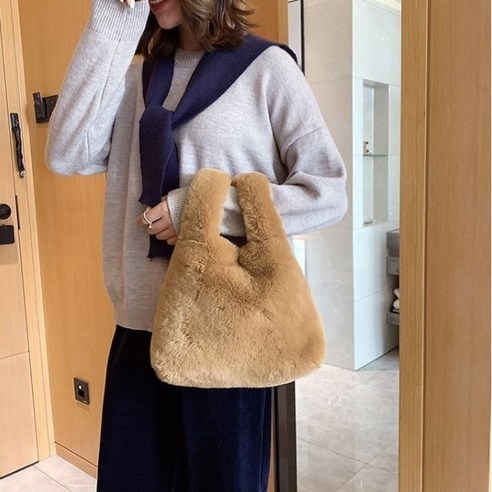 솜사탕처럼 부드럽고 실용적인 솜사탕 밍크 퍼 가방