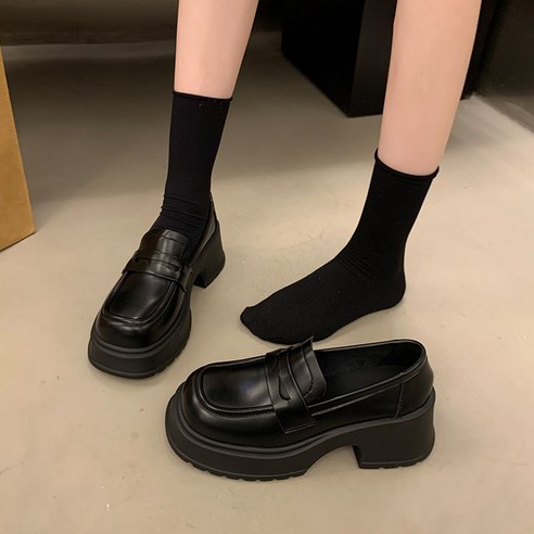 멋스럽고 편안한 메르나뛰 로퍼로 스타일에 매력 더하기