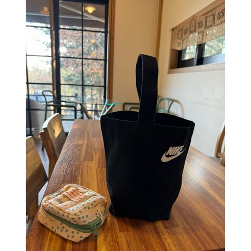 텀블러백: 필수품을 편리하고 스타일리시하게 운반하기 위한 완벽한 액세서리