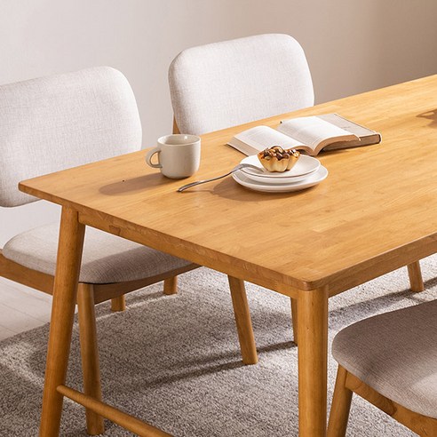 가족과 함께하는 따뜻한 식탁