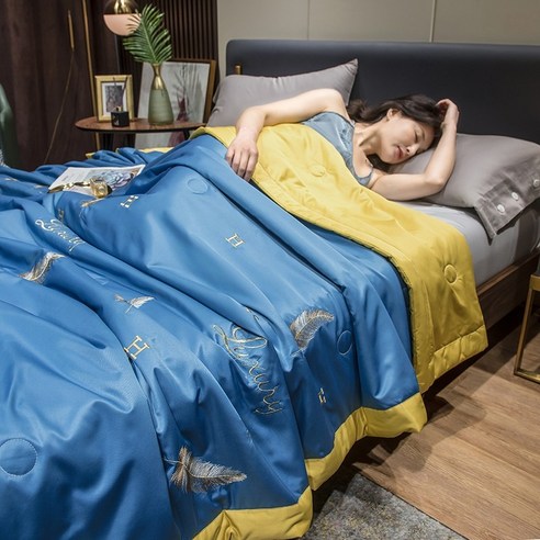 여름 이불 기계세탁 에어컨 이불 인용 봄가을 얇은 이불 인용 여름 이불 세트 여름 깃털 (은회+카키) 여름 이불 세트 [여름 이불 xcm+베갯잇 개], 깃털(보석남+강황)
