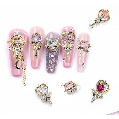 네일 아트에 세일러문과 카드캡터 체리의 마법을 더하세요