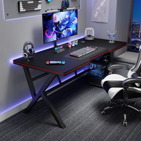 좁은 공간을 효율적으로 바꿔주는 카본 패턴 게이밍 책상